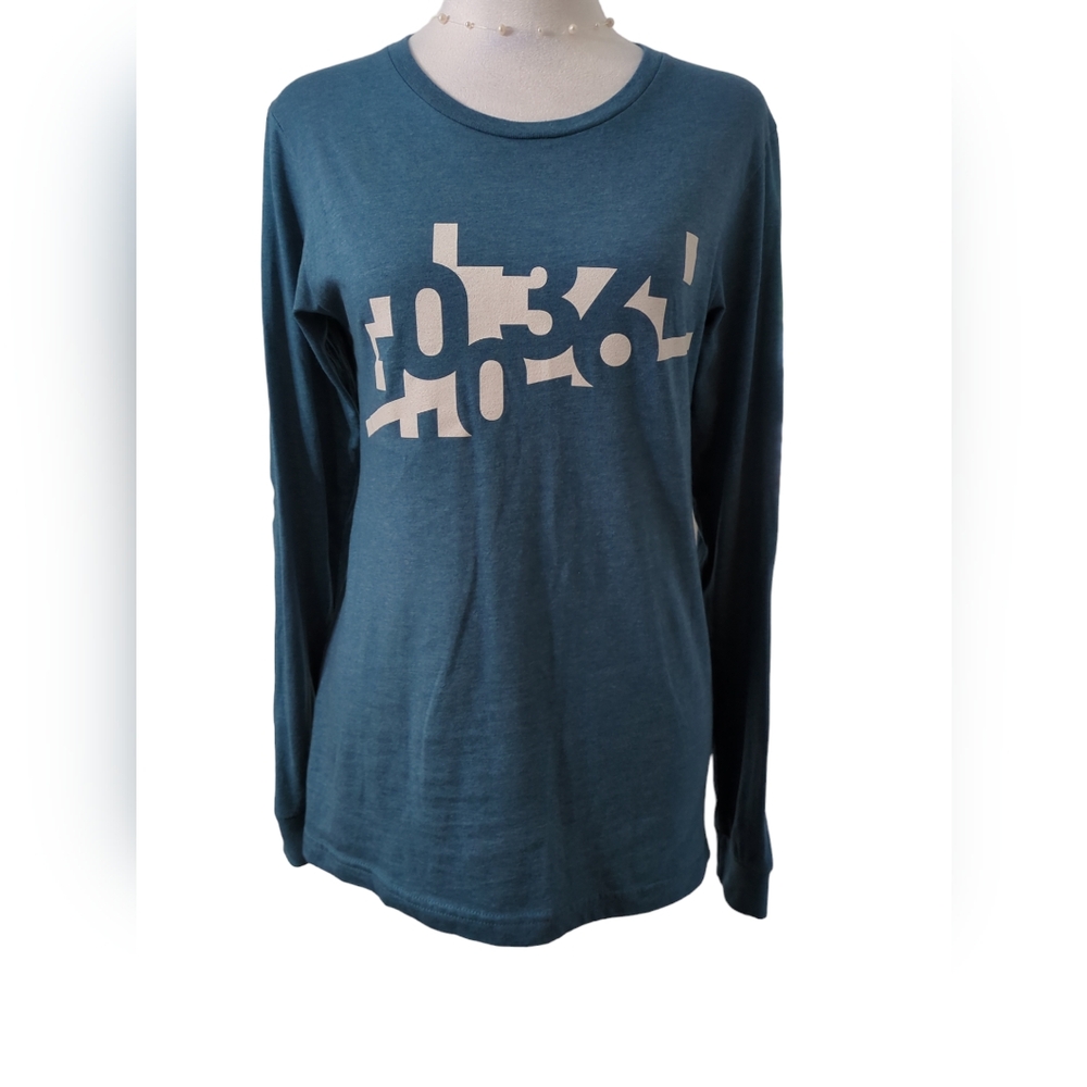 Bella+canvas long sleeve size S/P color Blue - Picture 2 of 5